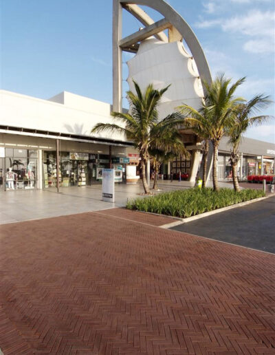 Vantell Burgundy Piazza