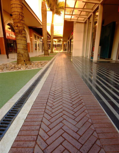 Vantell Burgundy Piazza